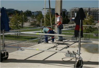 Layher Bautechnik: Allround Flachdach-Seitenschutz (verzinkt und Alu)